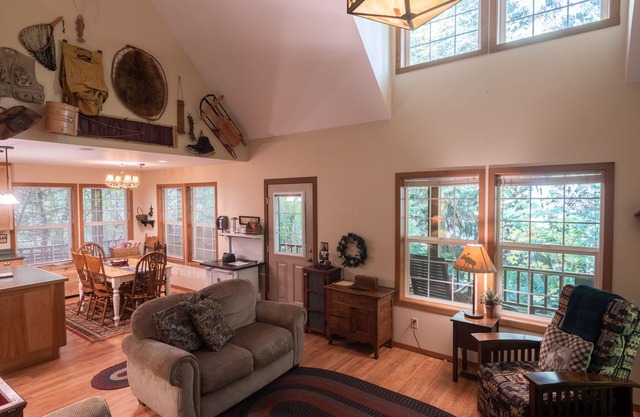 3rd night free on your stay before Aug 24th River,Hot-tub A/C