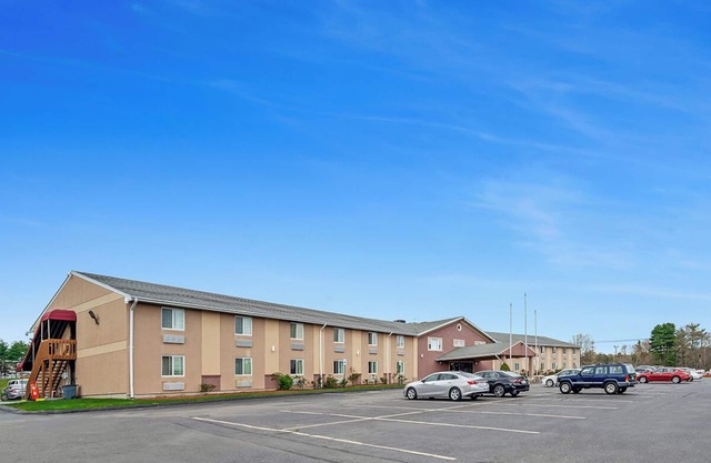 4 Affordable Units Near Capron Park Zoo, Comes with FREE Parking and Breakfast!