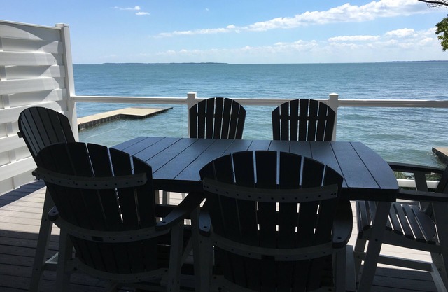 4 Bed/3 Bath - 1 Mile to Downtown, Perfect for your Island Getaway