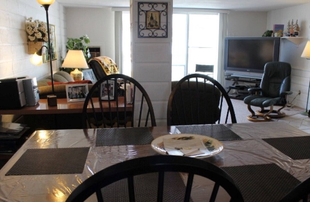 4 bed, 4 bath, New Dining and Living Furniture, Outside heated pool