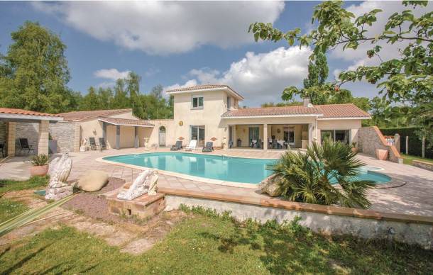 4 bedroom accommodation in Saint-Vivien-de-Medoc