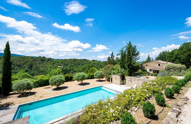 4 Bed Mas Near Menerbes, Beautiful Gardens, Pool, Wonderful Views of the Valley