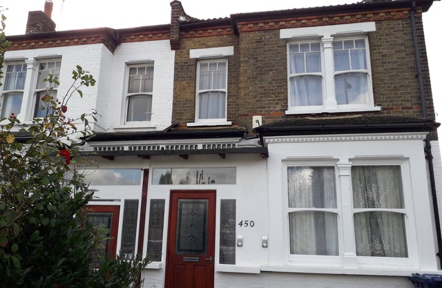 4 Bed period house with hot tub and great transport