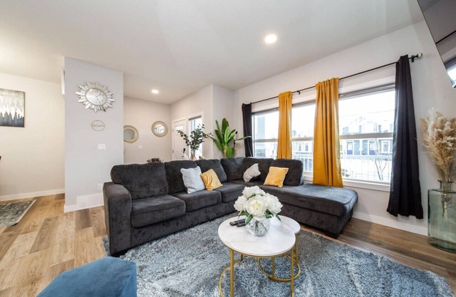 4 BEDRM Luxury 15 minsYEG/WEM