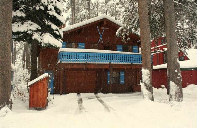 4 bedroom, 2 bath, sleeps 12. West End of Donner Lake DLR#117