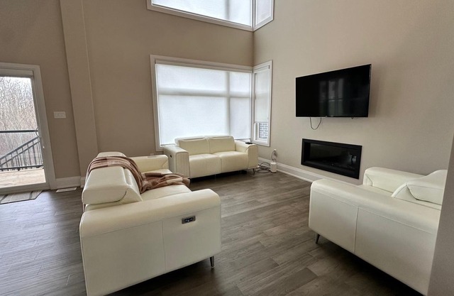 4-bedroom 3.5 Bath in delightful Blue Mountains