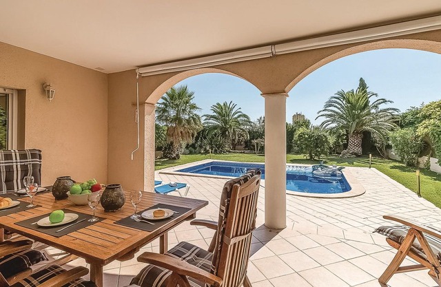 4 bedroom accommodation in Sant Pere Pescador