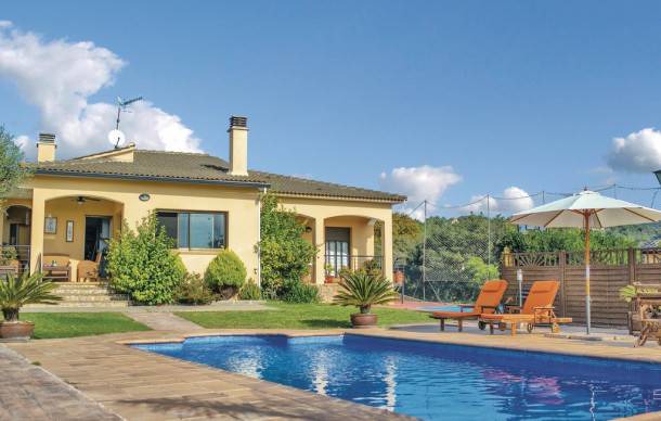 4 bedroom accommodation in Tordera
