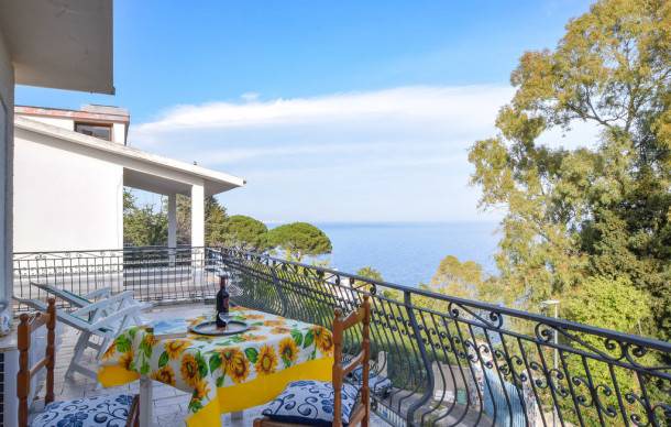 4 bedroom accommodation in Stalettì