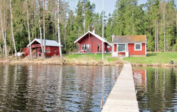 4 bedroom accommodation in Skillingaryd