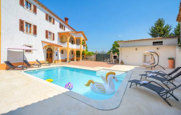 4 bedroom accommodation in Motovun