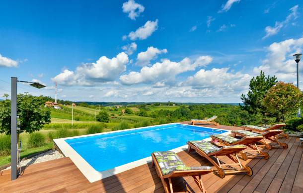 4 bedroom accommodation in Bedenica