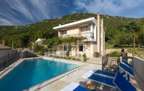 4 bedroom accommodation in Krizisce
