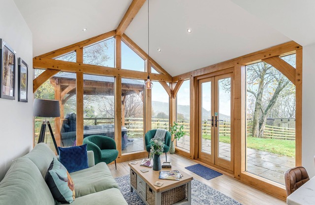 4 bedroom accommodation in Golcar, near Huddersfield