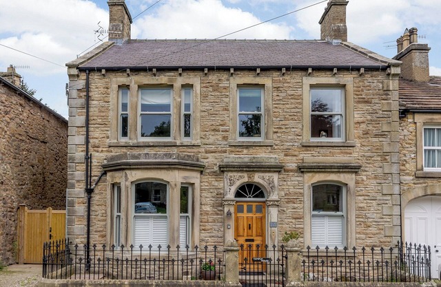 4 bedroom accommodation in West Burton