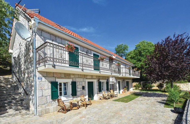4 bedroom accommodation in Cista Provo