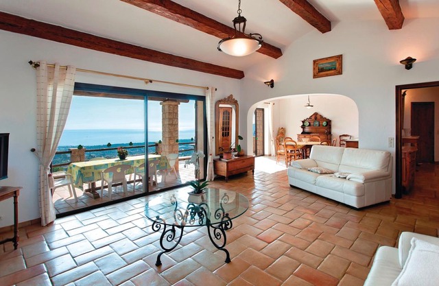 4 bedroom accommodation in Mandelieu