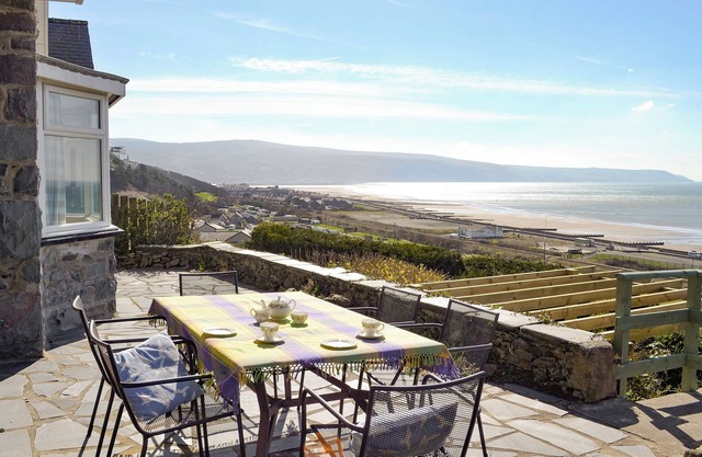 4 bedroom accommodation in Llanaber, near Barmouth