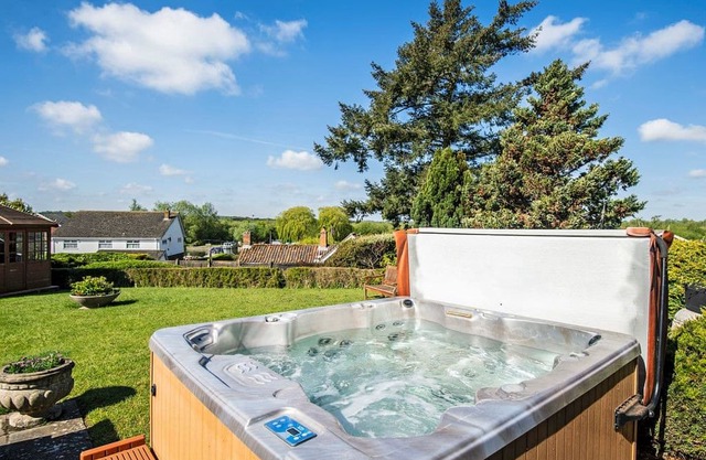 4 bedroom accommodation in Horning