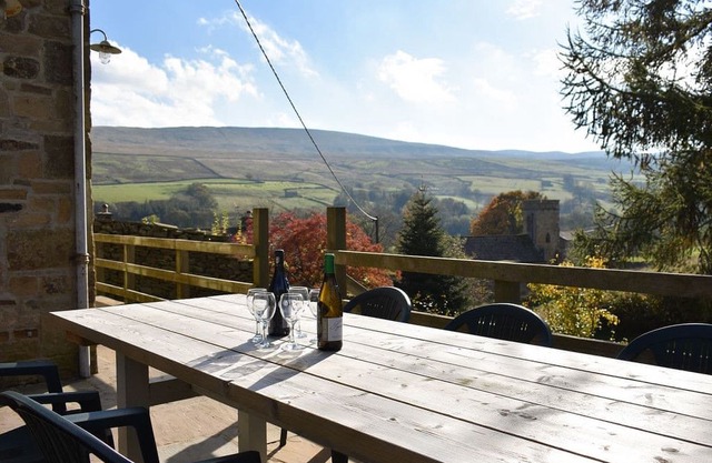 4 bedroom accommodation in Horsehouse, near Leyburn