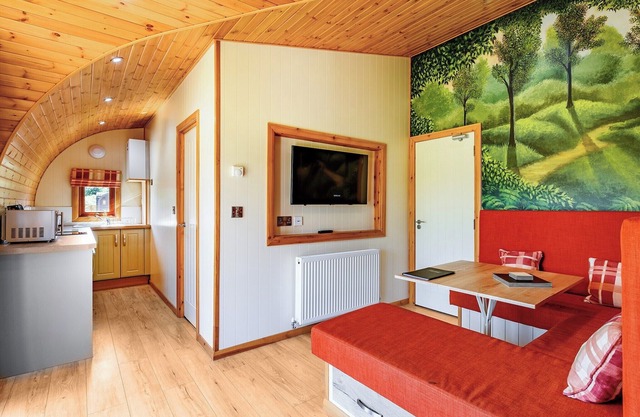 4 bedroom accommodation in Retford