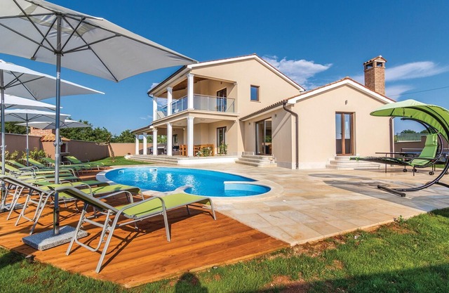 4 bedroom accommodation in Bibici