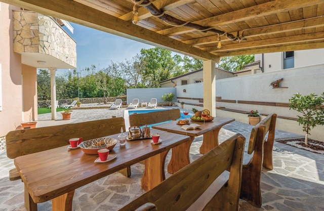 4 bedroom accommodation in Kaldanija