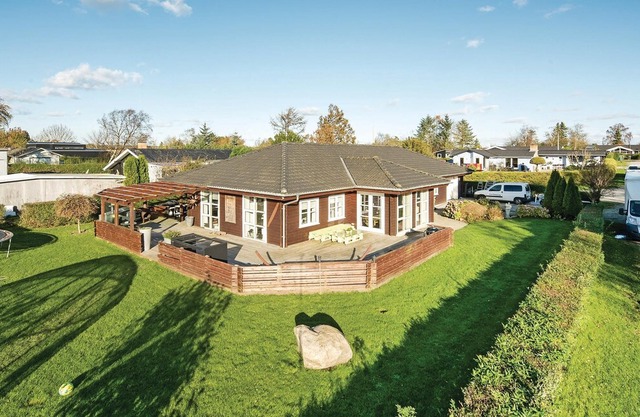 4 bedroom accommodation in Egå