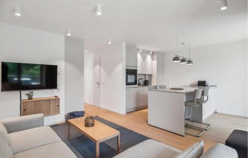 4 Bedroom Amazing Apartment In Tossens