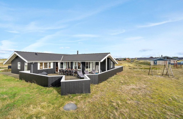 4 bedroom awesome home in Hvide Sande