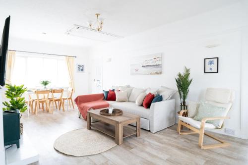 4-Bedroom Coastal Retreat in Sandbanks