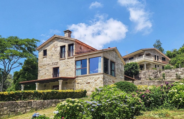 4 bedroom cozy home in As Cernadas
