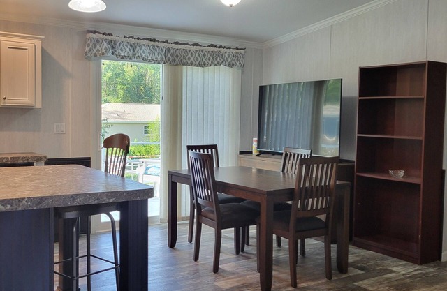 4-bedroom home in superb Ocala with AC