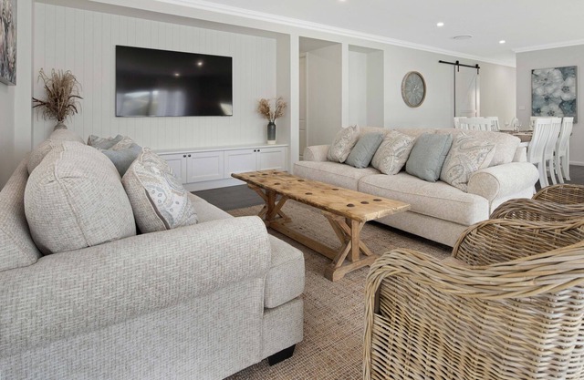 4 Bedroom home with theatre room, close to CBD and beaches.