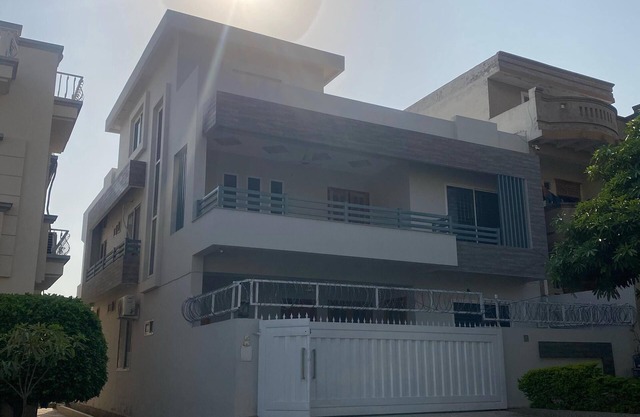 4-bedroom hotel in brilliant Islamabad with WiFi,AC,Parking etc Enjoy your stay