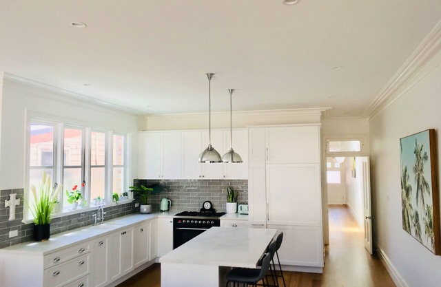 4 bedroom house 2 mins walk to manly beach
