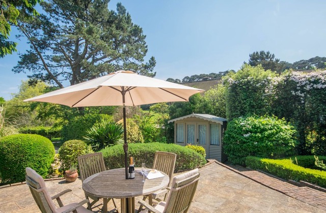 4 bedroom House in Studland - DC070