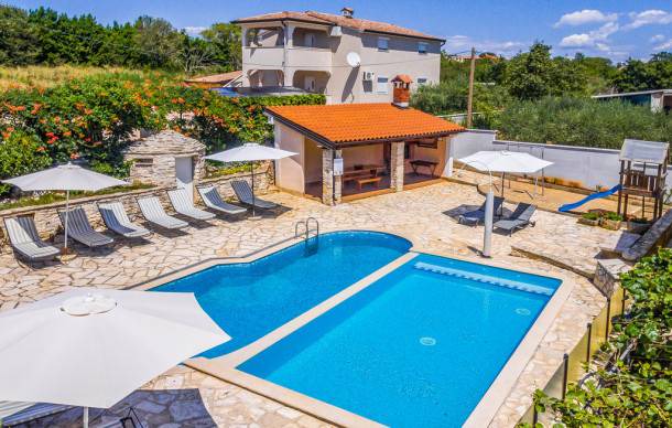 4 bedroom accommodation in Brnobici