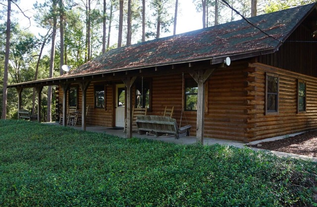 4 Bedroom Log Cabin at Tall Timbers Retreat