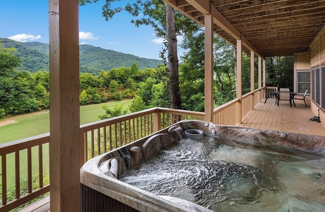 4-Bedroom Mountain House w/Golf Course View, Hot Tub, Pool Table, & Foosball!