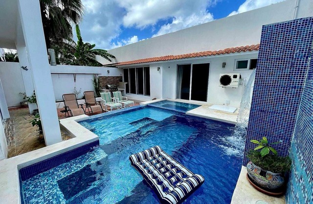 4-bedroom ocean villa with private pool & jacuzzi in wonderful Cozumel WiFi & AC