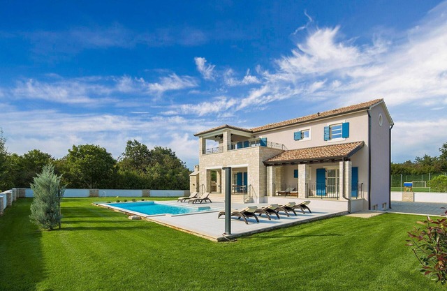 4 bedroom pet friendly home in Snasici