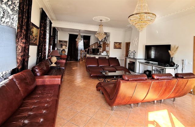 4 Bedroom Residence at Villa☆☆☆☆☆ (10-15 Guests)