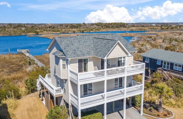 4-bedroom soundside house with private dock and easy beach access