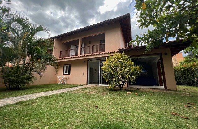4 bedrooms/3baths townhouse best location 2 min to the Beach