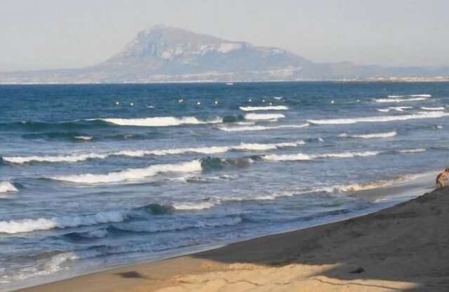 4 Bedrooms Apartament-2 minutes walk to Seafront -