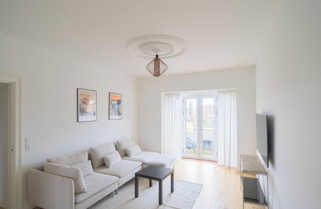 4-BR apartment with a balcony in Hellerup - 182