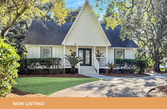 4 BR Beach House w/Lush Backyard | Pet Friendly