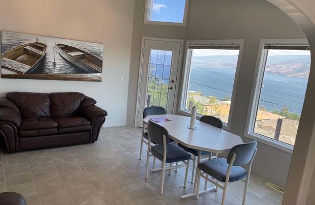 4 BR Upper Floor With Massive Lake view