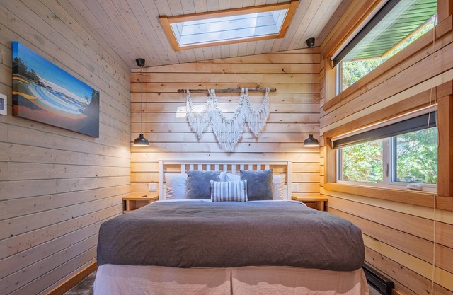 #4 CABIN COUPLES KING BED HOTTUB BEACH